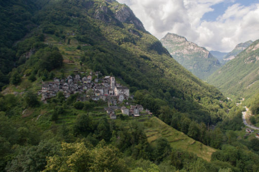 Costruire in montagna, costruire la montagna. Il paesaggio montano in movimento