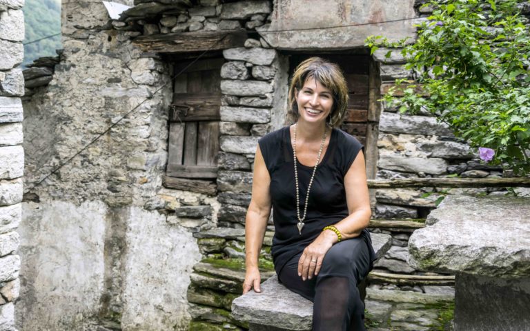 Doris Leuthard visita il progetto di albergo diffuso a Corippo