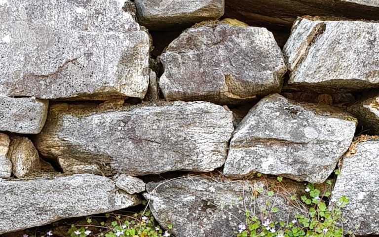 Posa anche tu  una pietra per Corippo